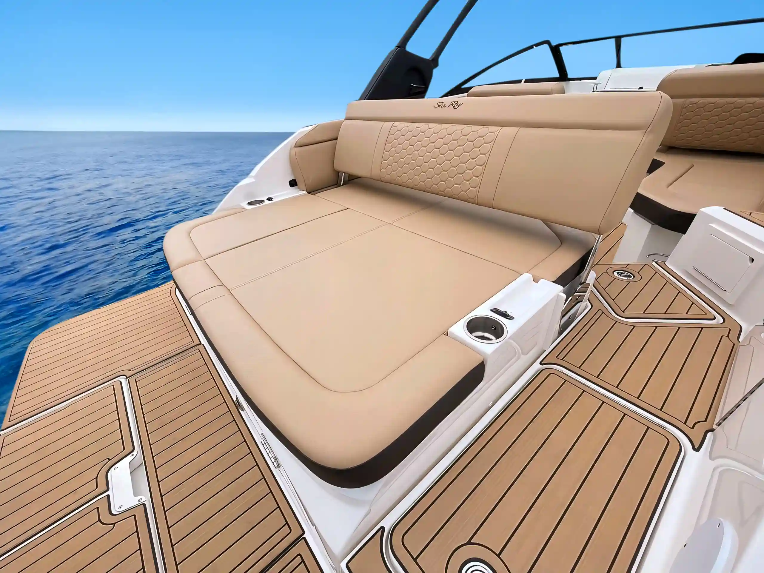 Bain de soleil arrière Navy Blue Sea Ray avec coussins moelleux et pont en teck pour croisières à Milos